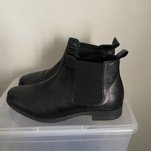 Chelsea boots